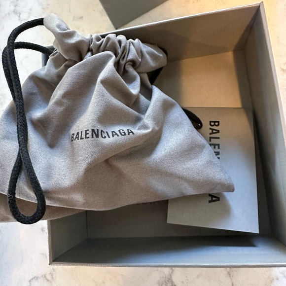 Pebbled leather Balenciaga wallet in great condition.  Neo classic mini wallet - Picture 6 of 6